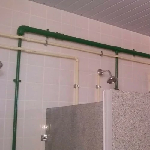 instalação de tubulação de água quente e fria - tubos - rede hidráulica de banheiro - rede de esgoto - GF instalações hidráulicas
